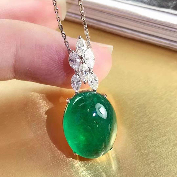 11克拉大克拉蛋面祖母绿吊坠，大钻点缀，简约高贵