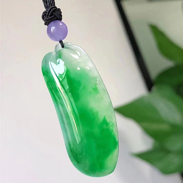 冰绿飘花福瓜翡翠吊坠，实物更美
