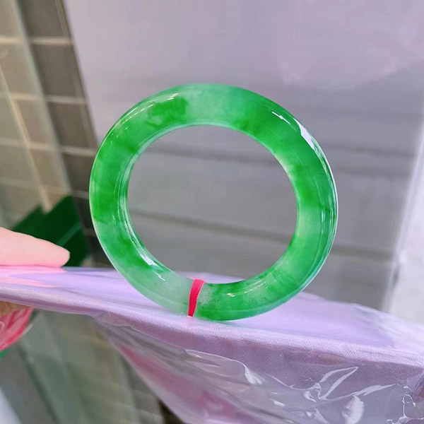 54圈口高冰满绿翡翠手镯