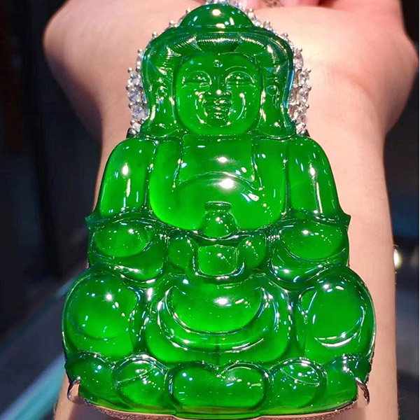 大件厚装观音翡翠吊坠，整体起光，开脸很棒，有厚度的一尊观音，品质推荐！
