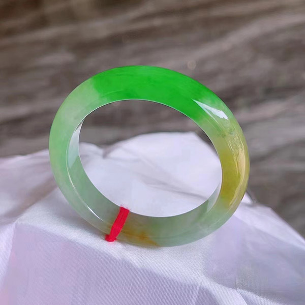 53圈口黄翡绿翠翡翠手镯