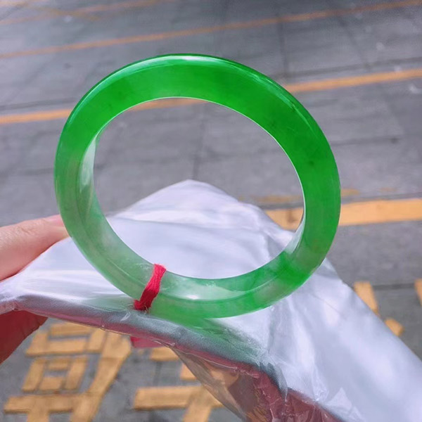 58圈口冰阳绿翡翠手镯