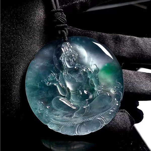 玻璃种飘绿花持莲观音菩萨翡翠挂件，林乔大师作品，收藏佳品