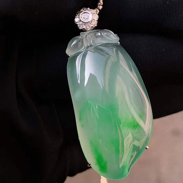 18k金镶高冰飘花福瓜翡翠吊坠