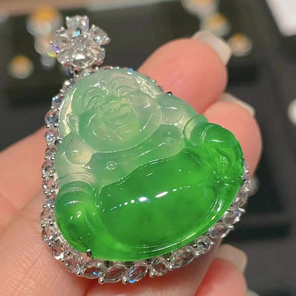 老坑种色佛公翡翠吊坠，一眼入心，佛形端正，开脸慈祥，雕工精细，推荐！