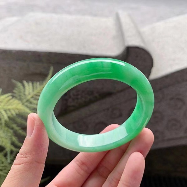 57圈口满绿正圈翡翠手镯