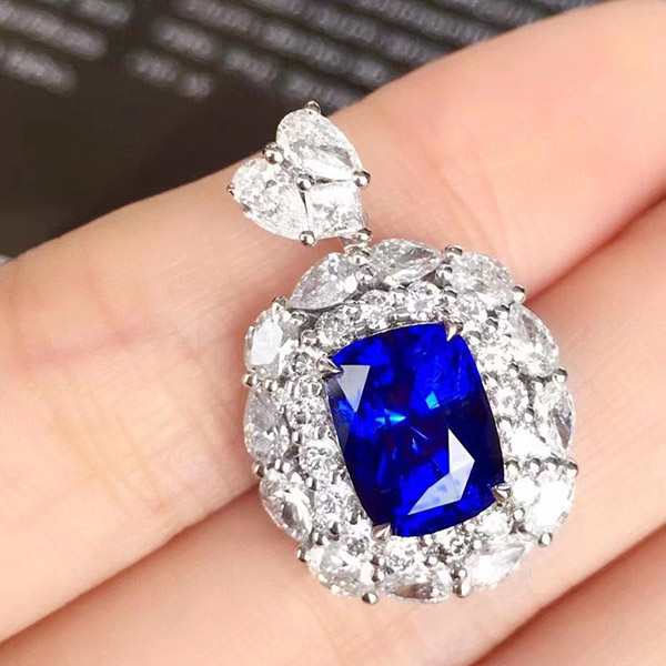 4克拉Vivid Royal Blue皇家蓝蓝宝石吊坠