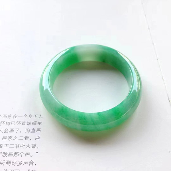 正圈阳绿色镯53圈口翡翠手镯小六一开