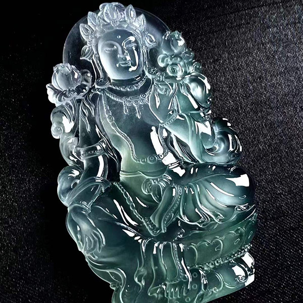 高冰玻晴水底绿度母翡翠挂件，加龍大师作品，清雅澄净，冰透感十足，收藏级精品
