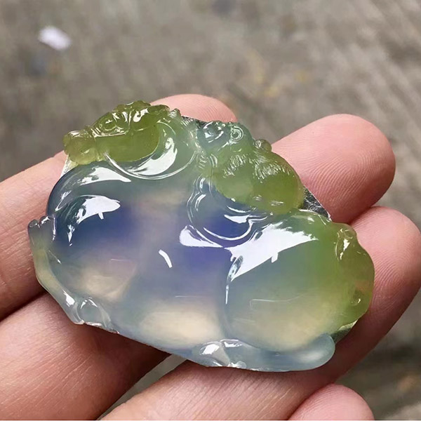特色三彩——马上封侯翡翠吊坠