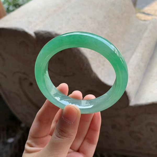 54圈口正圈种色翡翠手镯