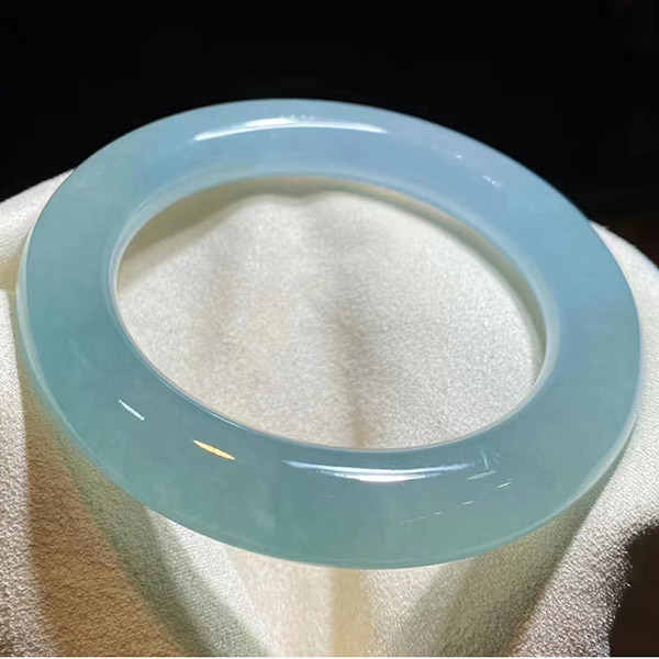 55圈口蓝水翡翠手镯