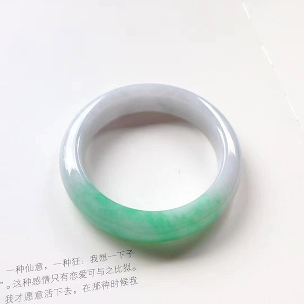 57圈口正圈白底青色翡翠手镯
