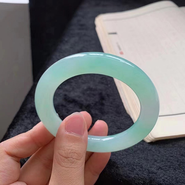 54圈口冰种晴水翡翠手镯