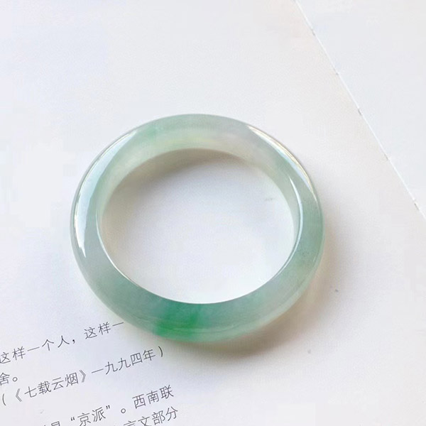 53圈口正圈飘色种水翡翠手镯