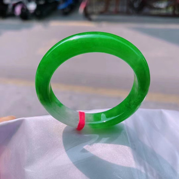 54圈口高品质满绿翡翠手镯