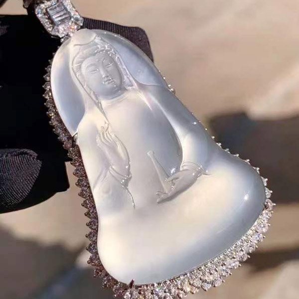 高冰玻璃底观音翡翠吊坠，冰透水润，简约大气