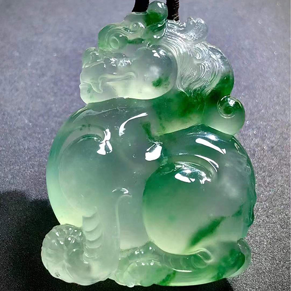 飘花厚装立体招财貔貅翡翠挂件，高品质，收藏佩戴都适合