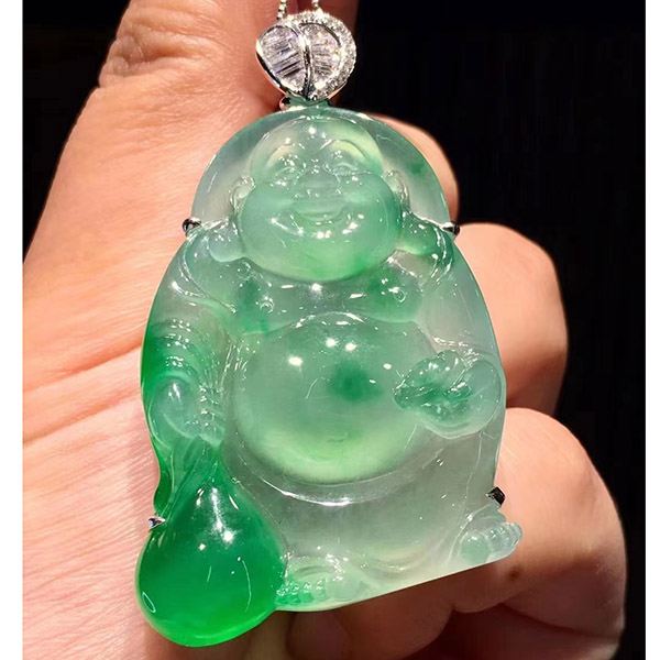 高冰飘阳绿布袋佛翡翠吊坠，简单美艳，雕工精湛，开脸慈祥喜庆，飘绿意境好