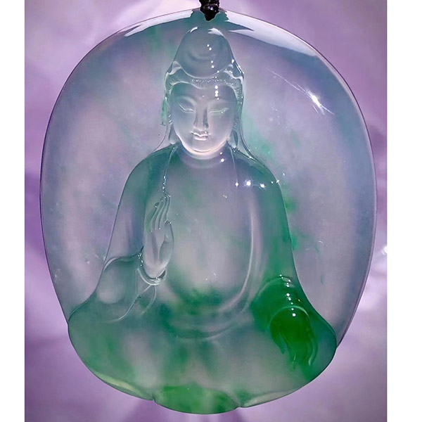 清净不染观自在菩萨翡翠吊坠，玉雕大师许群豪雕刻